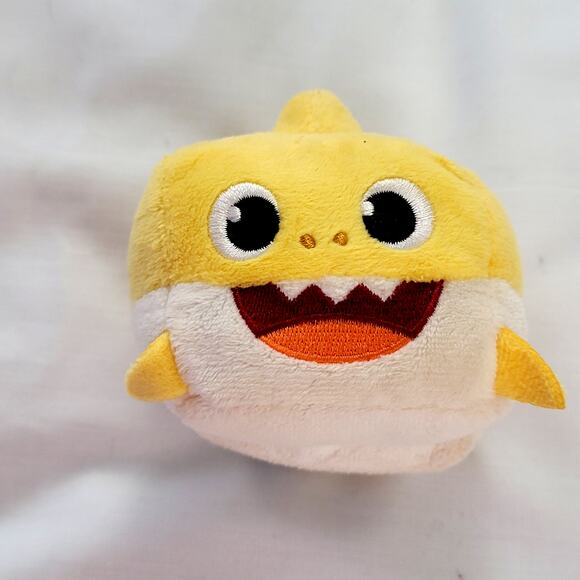 Pink Fong Singing Yellow Baby Shark Plush 2.5" Square Squeeze to Sing Works 2019 - Picture 2 of 4